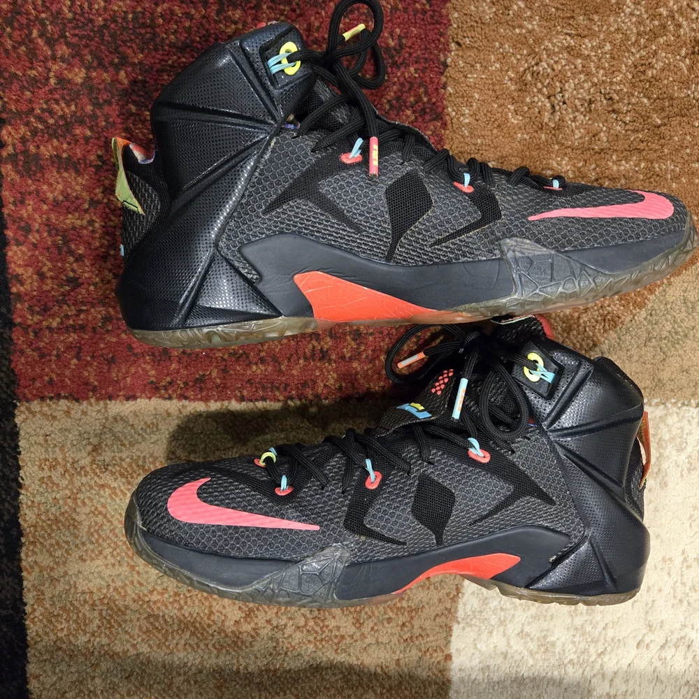 Men's Nike Lebron Sneaker and Hoodie Set - Picture 8 of 14